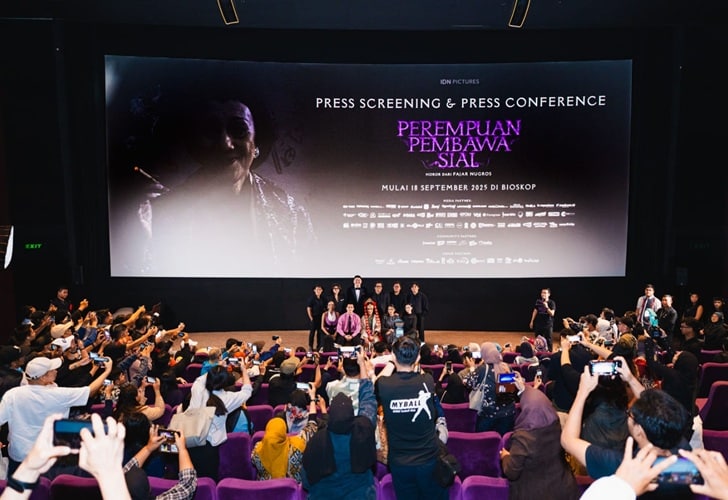 Perempuan Pembawa Sial 